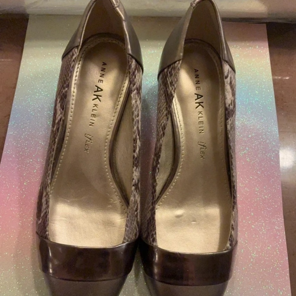 Anne Klein Elegant Brown and Cream Heels